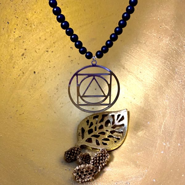zoom-collier-rakṣa-noir